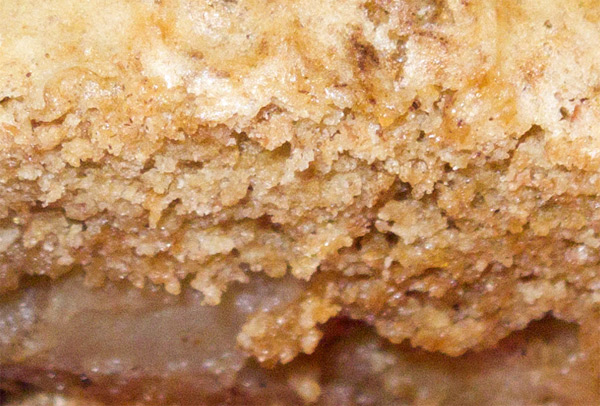 Золотисто-коричневое тесто со вкусом корицы, имбиря и мёда